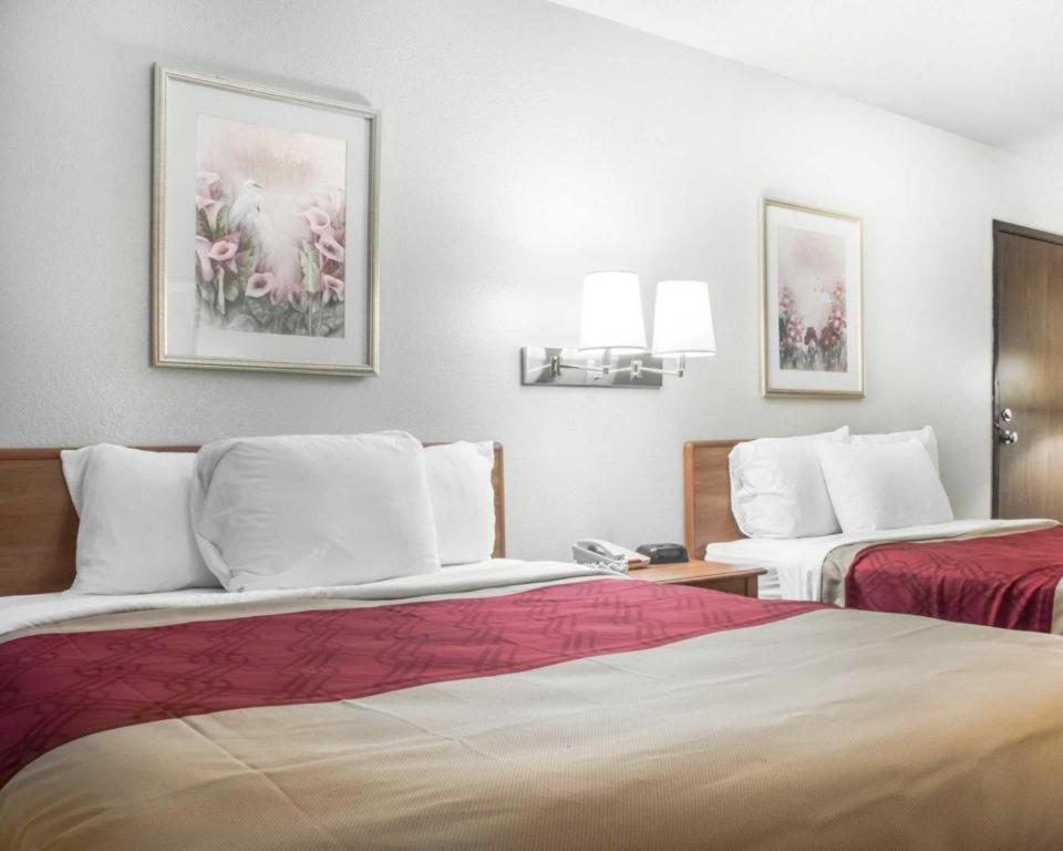 Econo Hotel 2*