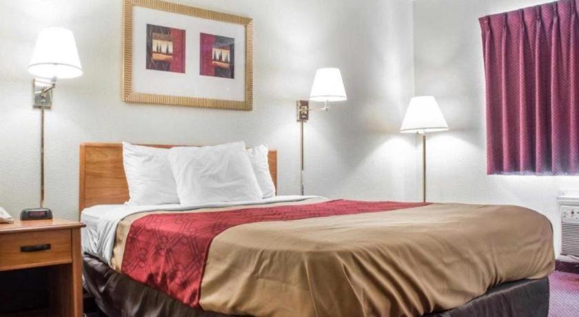 Hotel Econo Ithaca