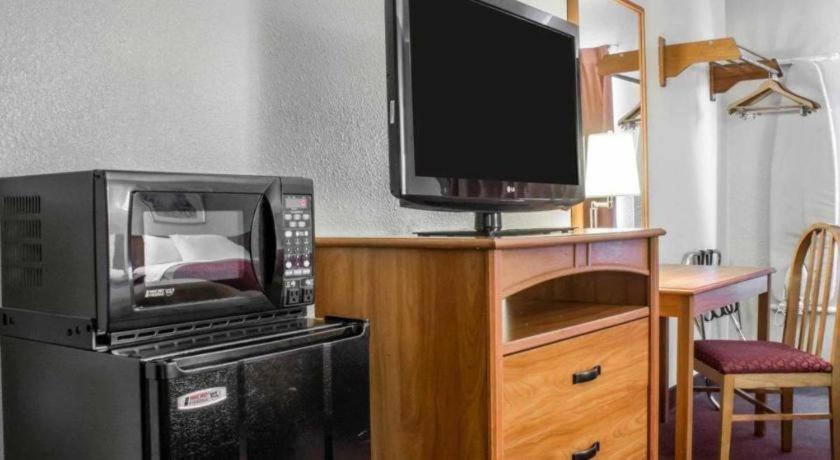 Econo Hotel