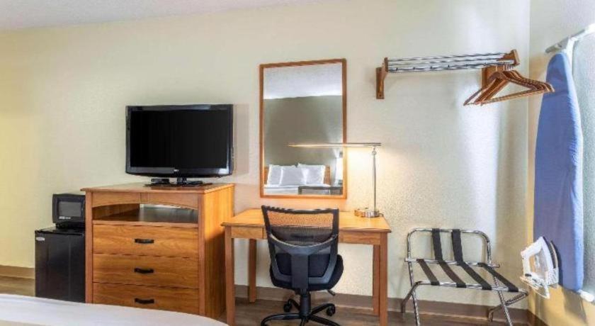 Econo Hotel