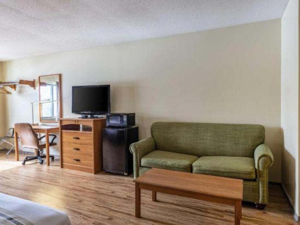 Econo Hotel