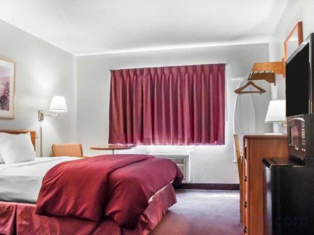 Econo Hotel 2*