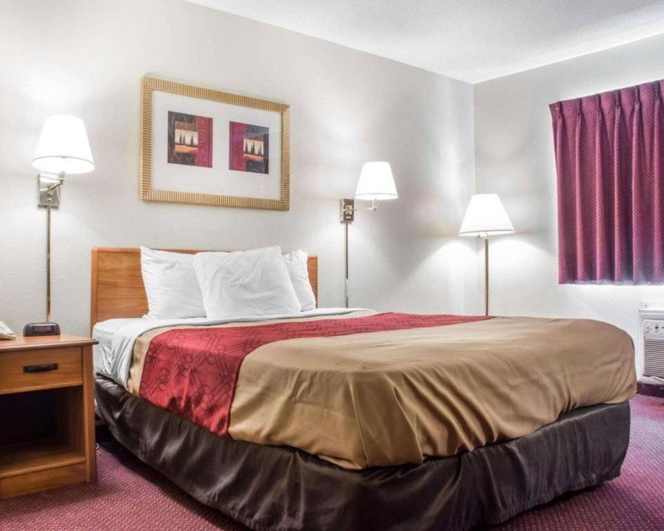 Econo Hotel 2*