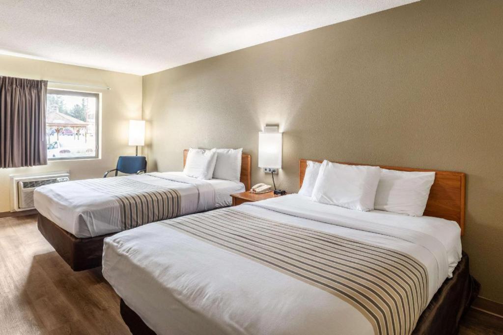 Econo Hotel 2*