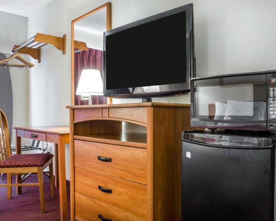 Econo Hotel 2*