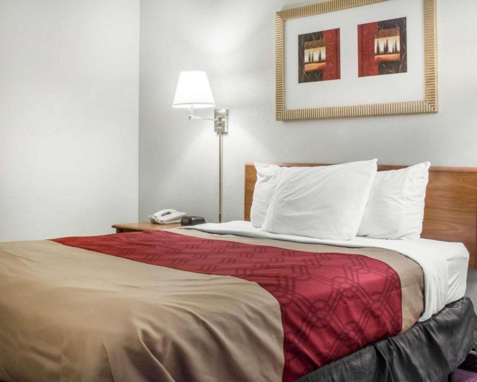 Econo Hotel 2*