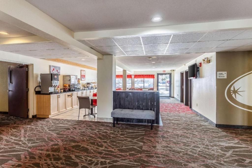 Econo Hotel